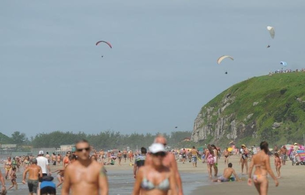 Ir para  <p>O sol aparece com nuvens na maior parte do Rio Grande do Sul, nesta Quarta-Feira de Cinzas. A cobertura de nebulosidade, contudo, ser&aacute; maior no territ&oacute;rio ga&uacute;cho, com chance de...